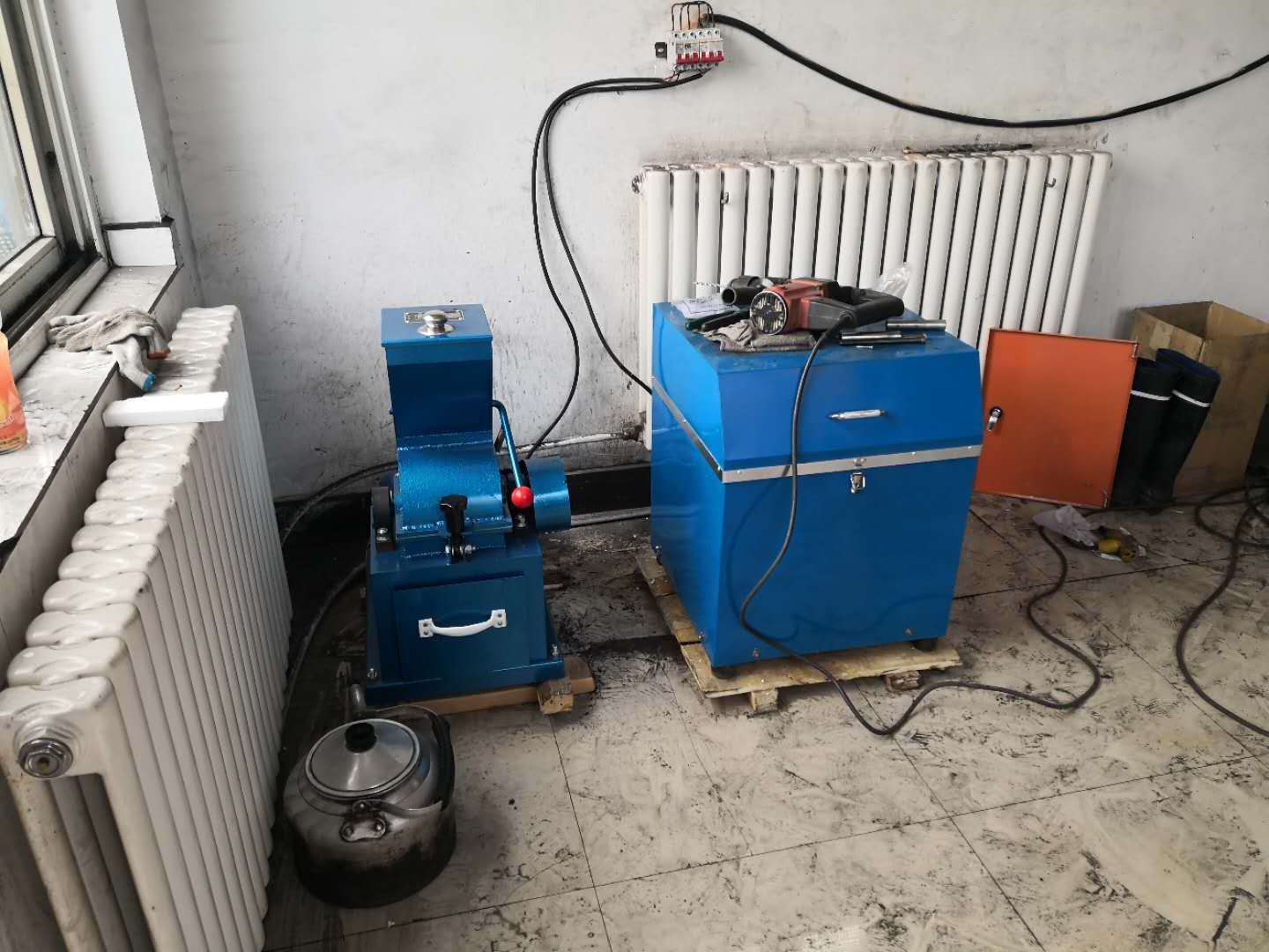 破碎机和密封制样机